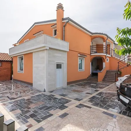 Complex With Pool بيت ضيافة Višnjan