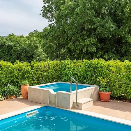 Complex With Pool Guest house Visnjan