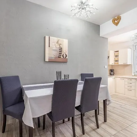 Complex With Pool Višnjan