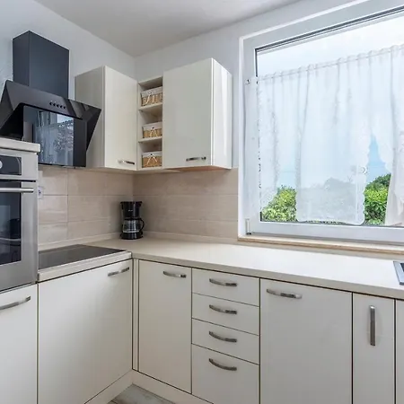 Complex With Pool Višnjan