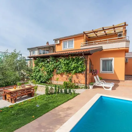 Guest house Complex With Pool Visnjan