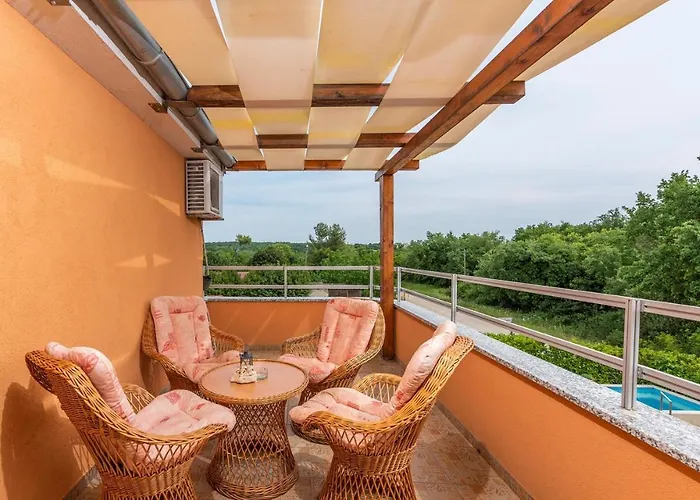 Guest house Complex With Pool Visnjan