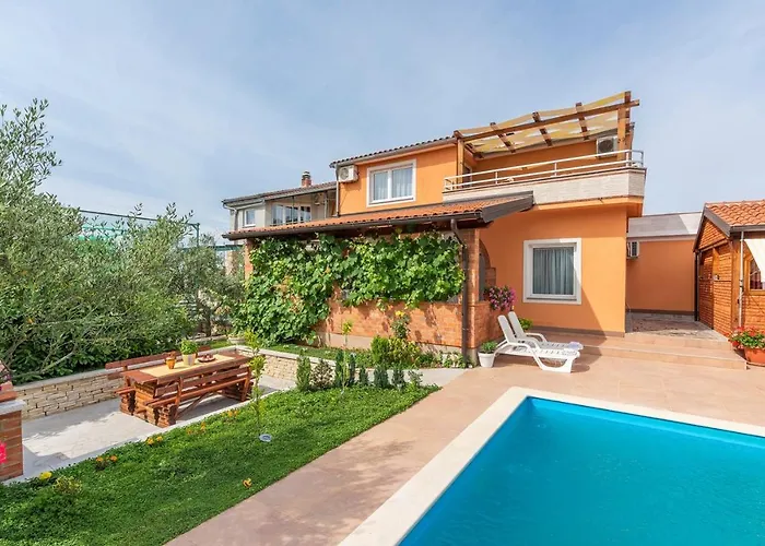 Guest house Complex With Pool Visnjan