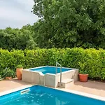 Complex With Pool Maison d'hôtes Višnjan