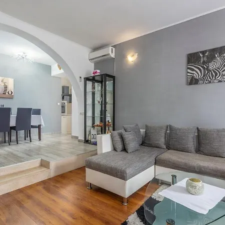 Konukevi Complex With Pool