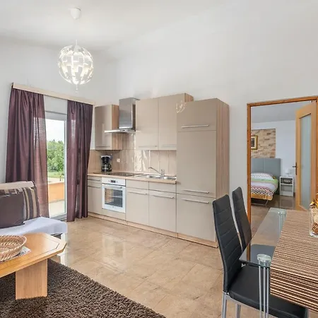 Complex With Pool Konukevi 3*