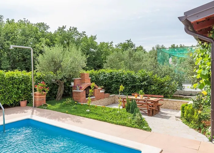 Gostinjska kuća Complex With Pool