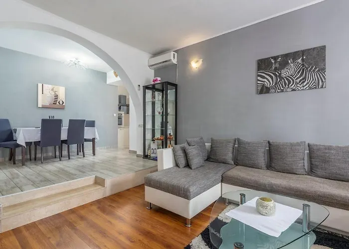 Gostinjska kuća Complex With Pool