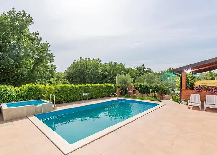 Complex With Pool Gostinjska kuća 3*