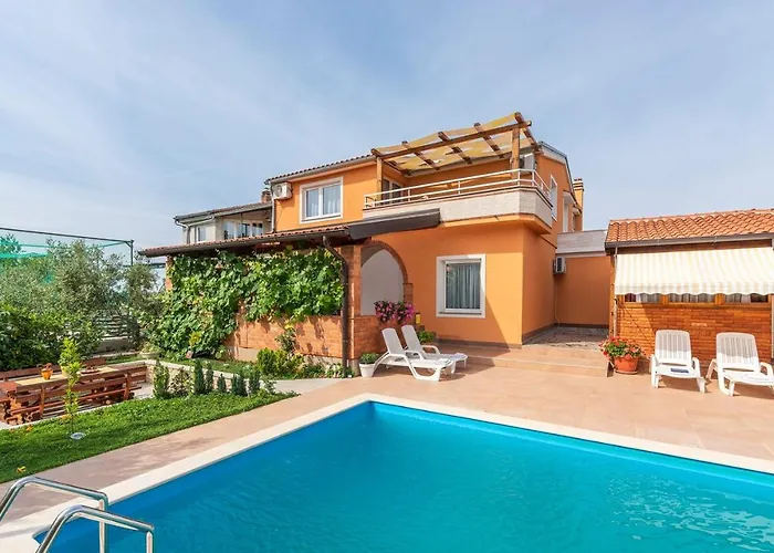 Complex With Pool Gostinjska kuća 3*