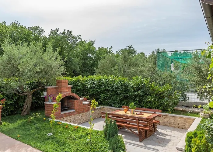 Complex With Pool 3* Višnjan